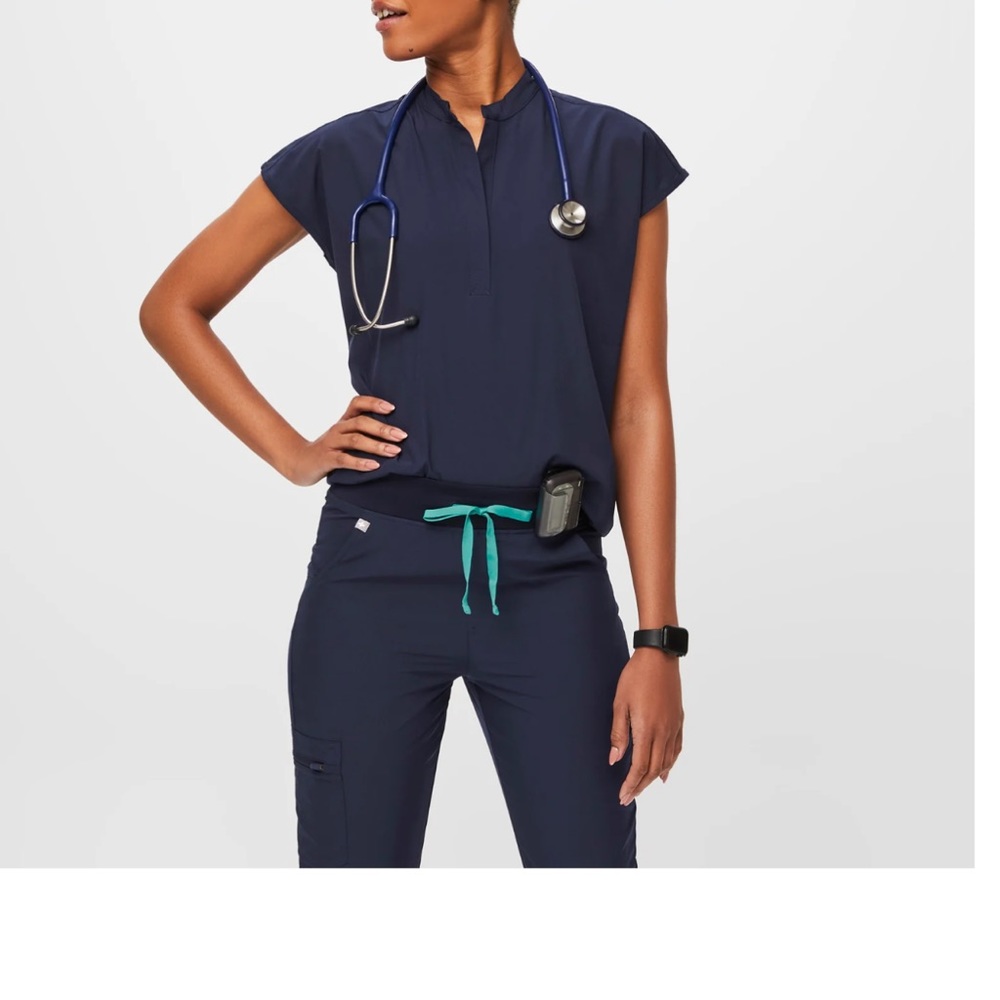 Figs FREEx Rafaela oversized scrub top NWOT